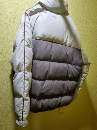 Abrigo Easy Wear de plumas.