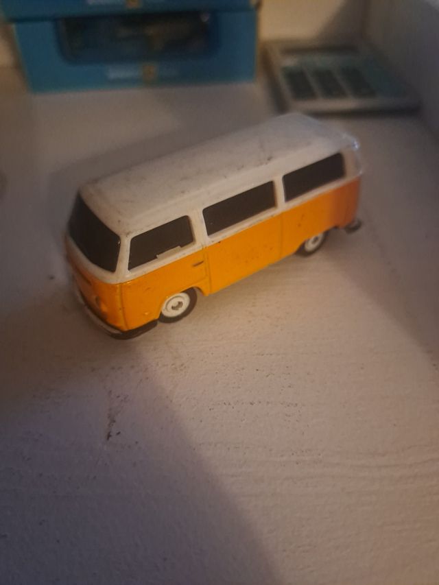 Volkswagen T2 Maisto Naranja/Blanco