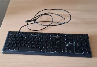 Teclado Corsair gaming USB con iluminación RGB