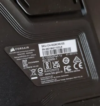 Teclado Corsair gaming USB con iluminación RGB