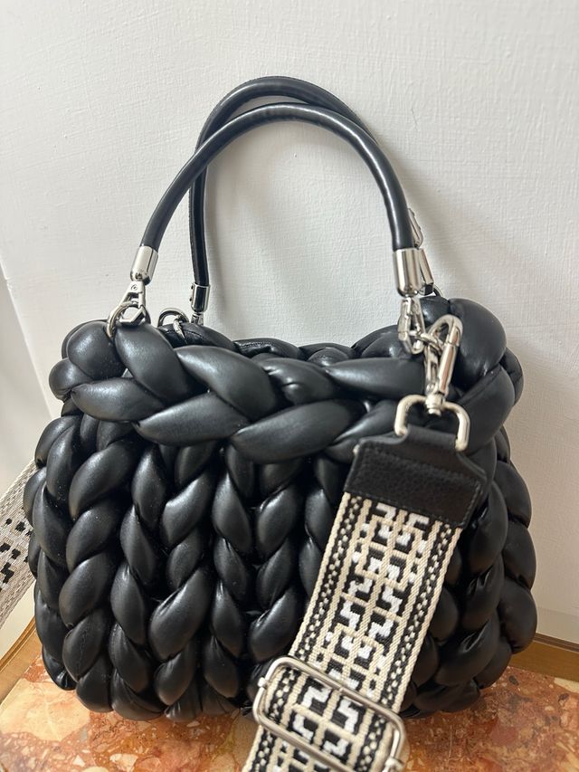 Borsa Marshmallow similpelle nera con tracolla