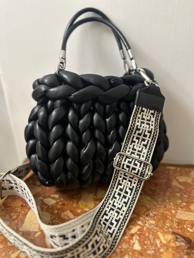 Borsa Marshmallow similpelle nera con tracolla