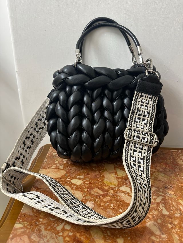 Borsa Marshmallow similpelle nera con tracolla