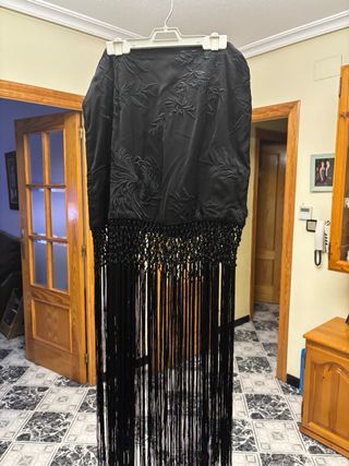 Falda negra de Zara bordada y con fleco