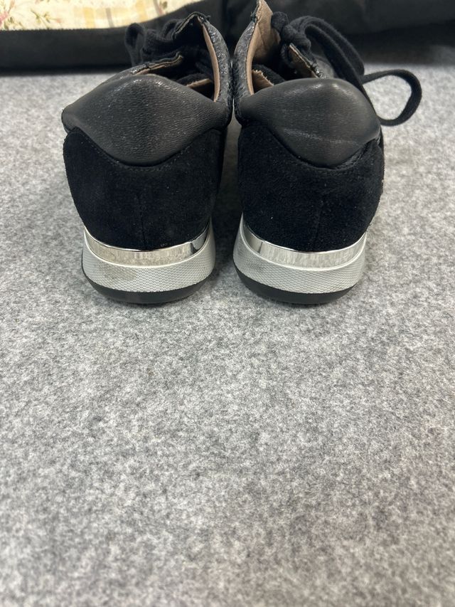 Zapatillas Mujer Negras y Plateadas