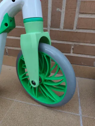 Patinete infantil convertible 2 en 1. Modo biciclo