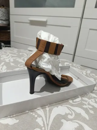 Sandalias de tacón marrón y negro, tacón de 8 ctms