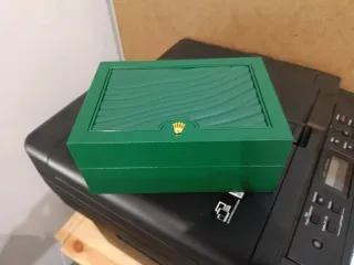 Caja de piedra verde y gris