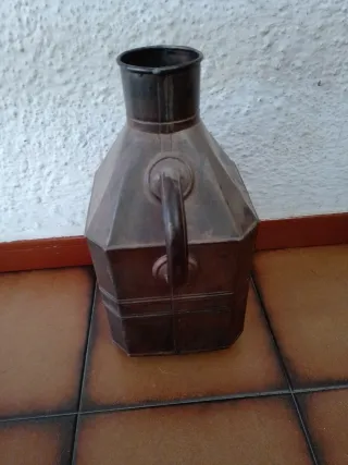 Cántaro de aceite antiguo de cobre