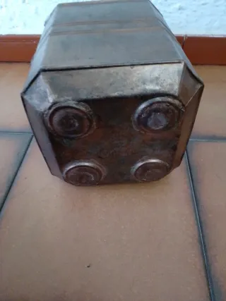 Cántaro de aceite antiguo de cobre