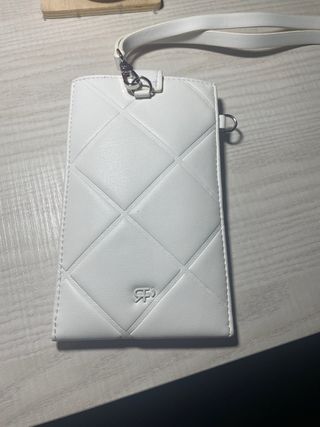 Bolso para móvil blanco acolchado