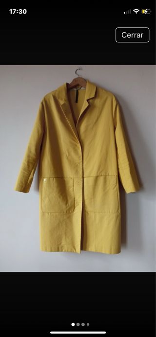 Gabardina amarilla