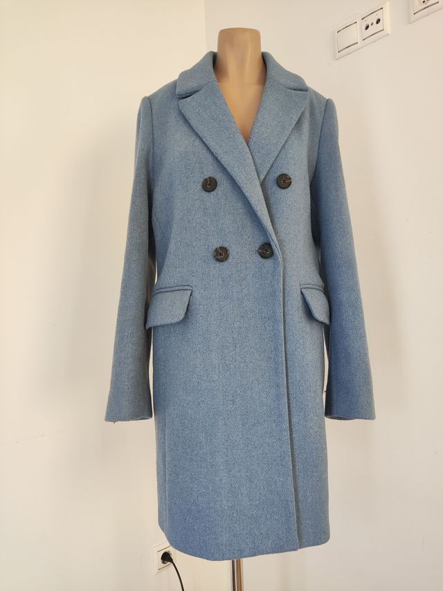 Abrigo azul clarito doble botonadura