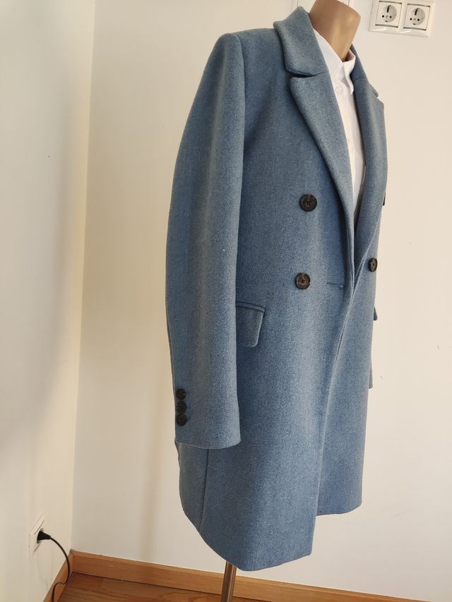 Abrigo azul clarito doble botonadura