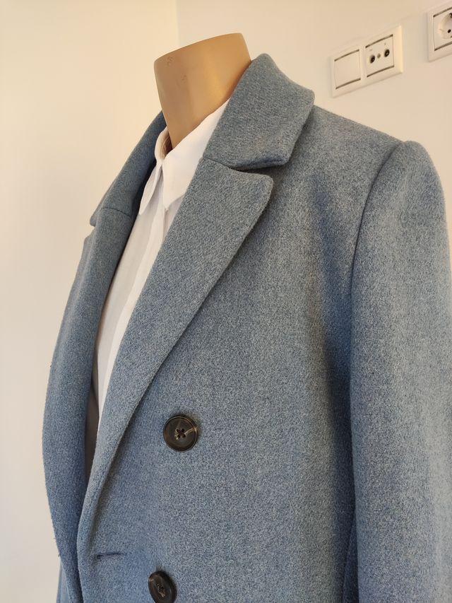 Abrigo azul clarito doble botonadura