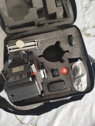 Nivelador Láser 3D/4D con Mando y 2 Baterías