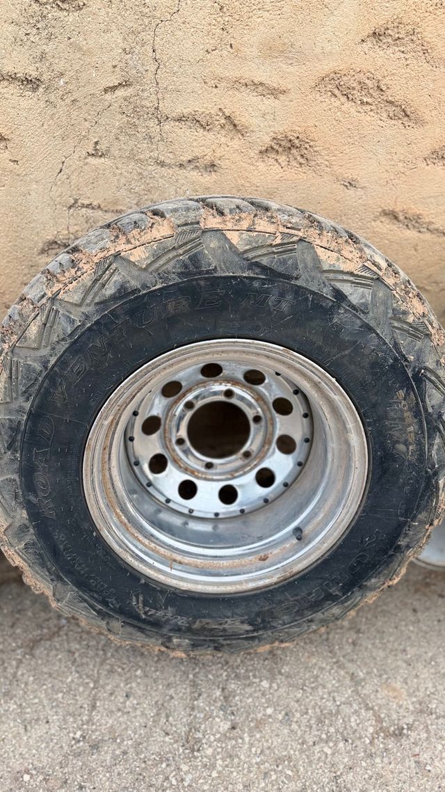 Llantas Patrol GR con neumáticos 75%