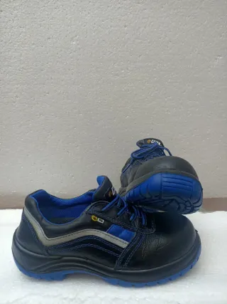 Zapatos de seguridad negros y azules