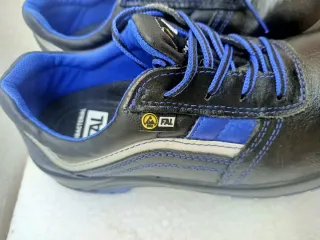 Zapatos de seguridad negros y azules