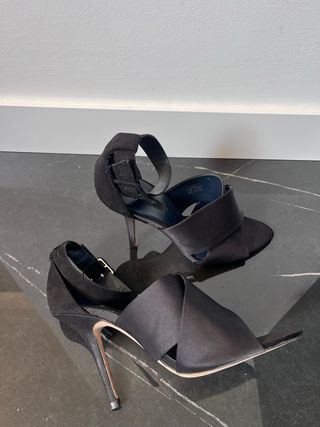 Zapatos de tacón Zara negros talla 40