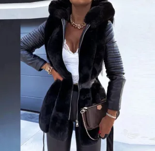 Chaquetón polipiel negro con capucha