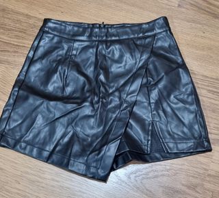 Falda pantalón polipiel negra