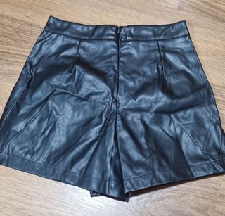 Falda pantalón polipiel negra