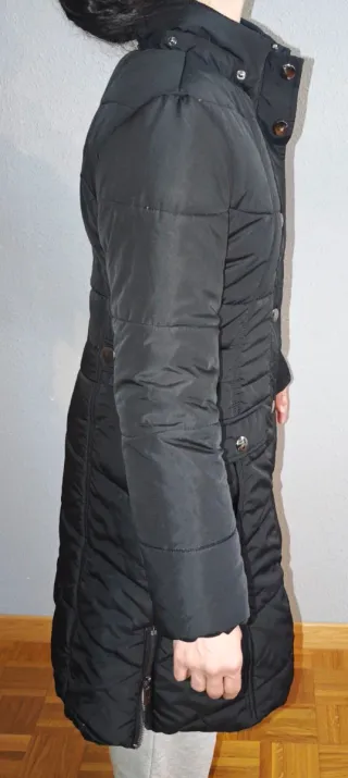 Abrigo largo negro acolchado