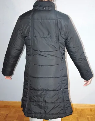 Abrigo largo negro acolchado