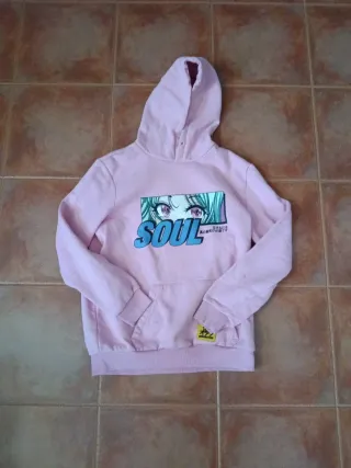 Sudadera rosa de Bershka.