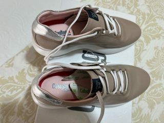 Zapatillas Callaghan Beige y Plateadas