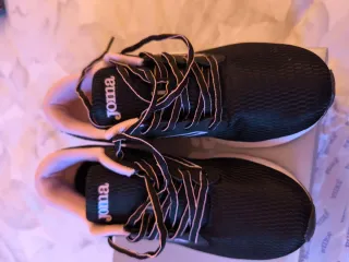 Zapatillas Joma Negras y Rosas