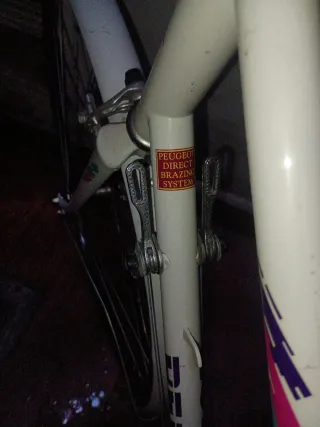 Bicicleta blanca de carretera Peugeot