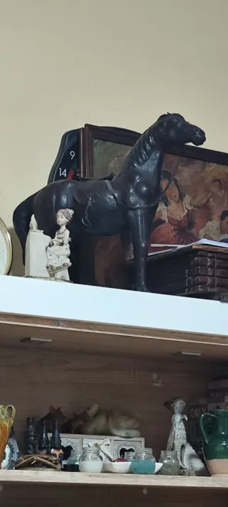 Cavallo in pelle antico molto grande