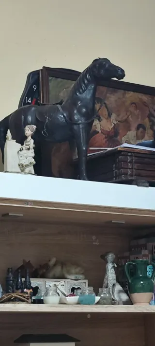 Cavallo in pelle antico molto grande