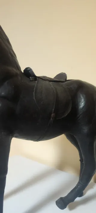 Cavallo in pelle antico molto grande