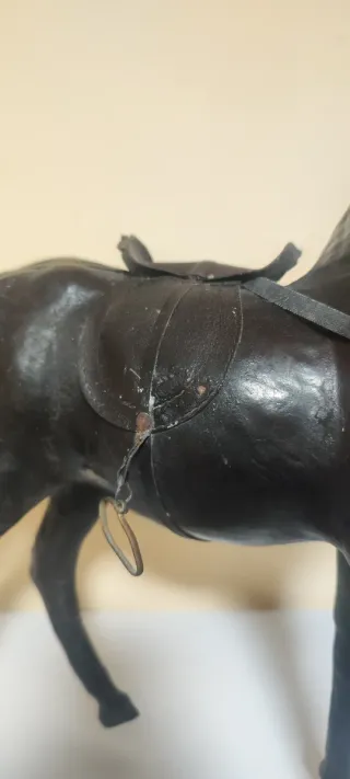 Cavallo in pelle antico molto grande