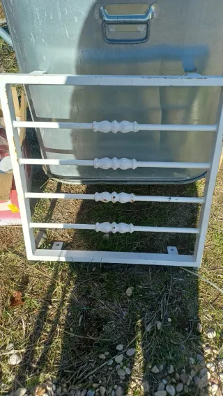 Reja de ventana blanca