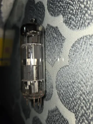 Válvula ECL86 radio antigua de valvulas