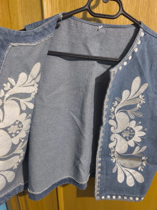 Chaleco vaquero bordado