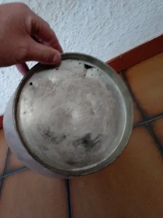 Cántaro de aceite antiguo de metal