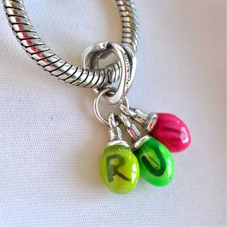 CHARM STRANGER THINGS BOMBILLAS RUN