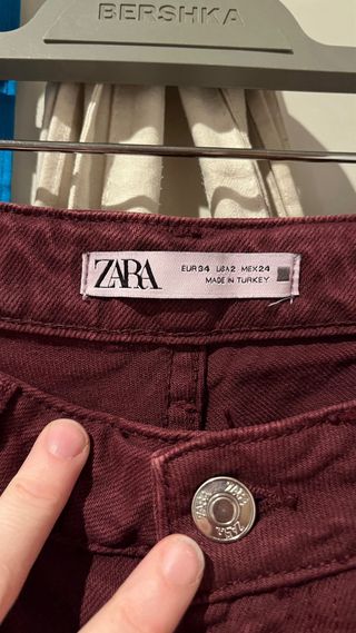 Pantalón Zara ancho color burdeos