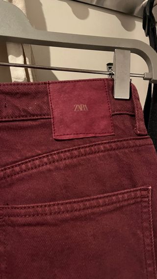 Pantalón Zara ancho color burdeos