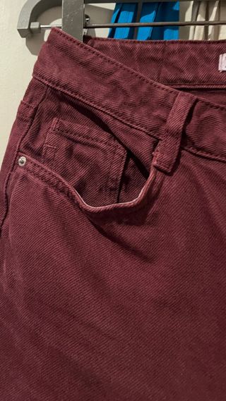 Pantalón Zara ancho color burdeos