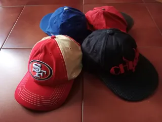 Lotto 4 cappellini sportivi vintage