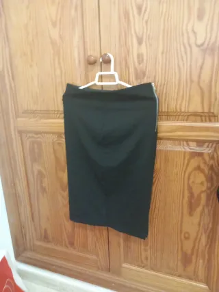 Falda negra tubo con cremallera