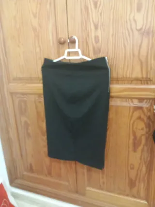 Falda negra tubo con cremallera