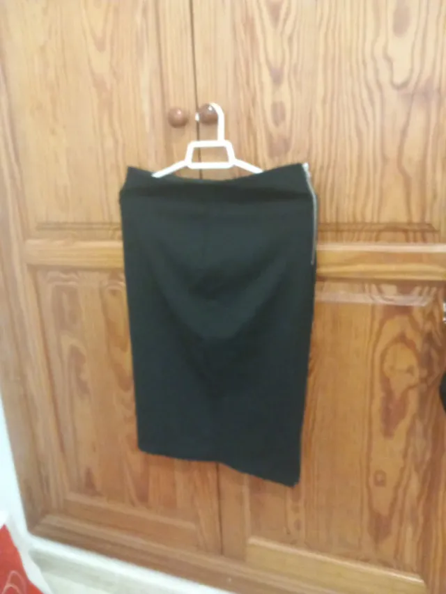 Falda negra tubo con cremallera