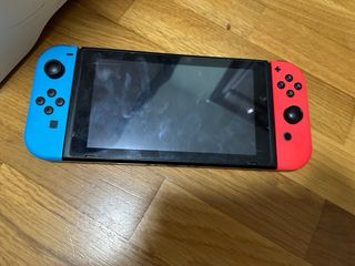 Nintendo Switch + 2 mandos + 3 juegos